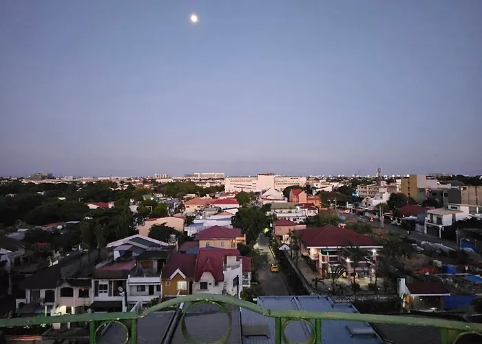 Spacious & Cozy 1-bedroom Apartment, Sleeps 2-4 Manila