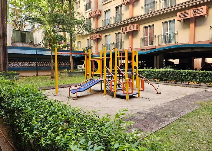 Spacious & Cozy 1-bedroom Apartment, Sleeps 2-4 * Manila