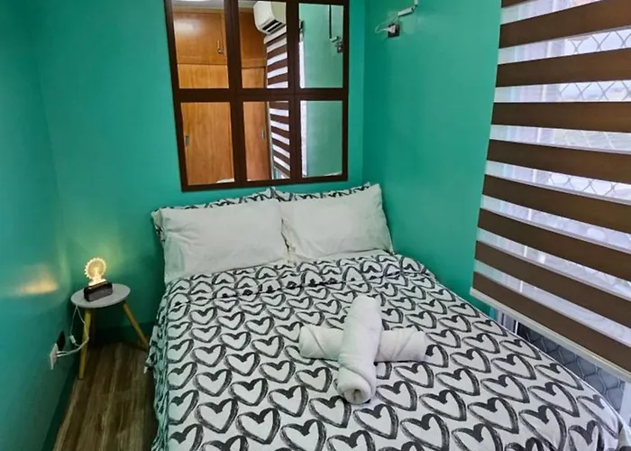 Spacious & Cozy 1-bedroom Apartment, Sleeps 2-4 *